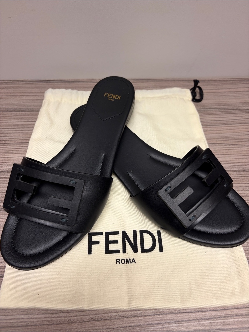 Fendi Baguette FF Tube Medallion Flat Sandals Black size 40 comes with box & DB